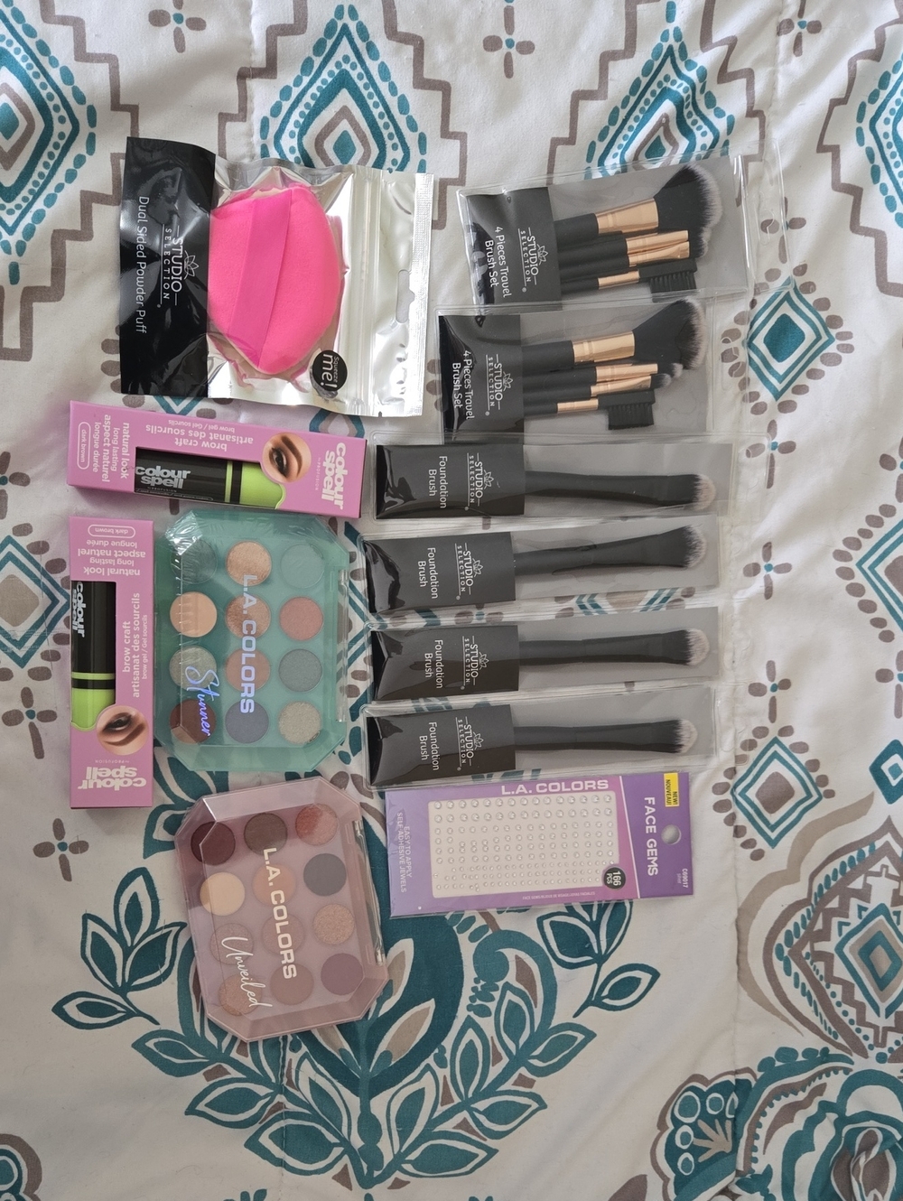 L.A. Colors Makeup Brush & Eyeshadow Set in Pink and Teal